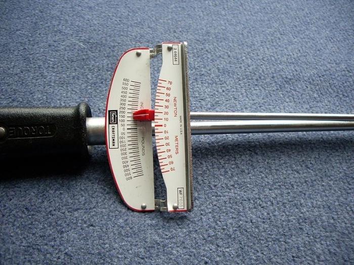 how to use a torque wrench