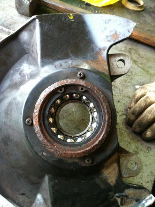 Front hub design and bearing replacement by hands