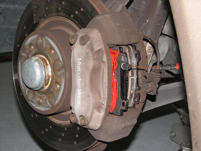 The brakes creak when braking the car: the causes and their elimination. When to change brake pads
