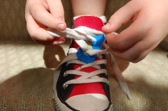 how to teach a child to tie a shoelace