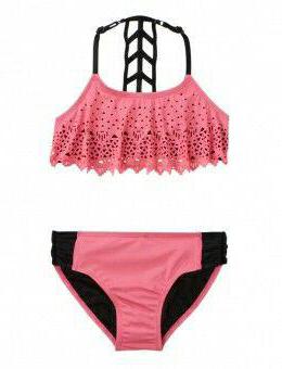 Swimsuit with ruffles on the bodice: to whom is suitable and how to choose?