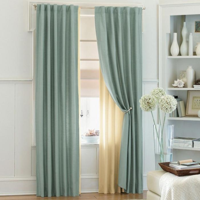 Choose the original curtains on the windows