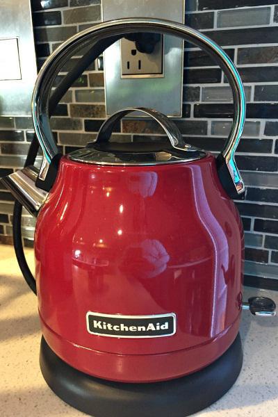 Kettle KitchenAid - a modern solution to everyday problems