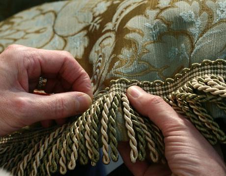 How to sew the curtains yourself: we process the bottom edge