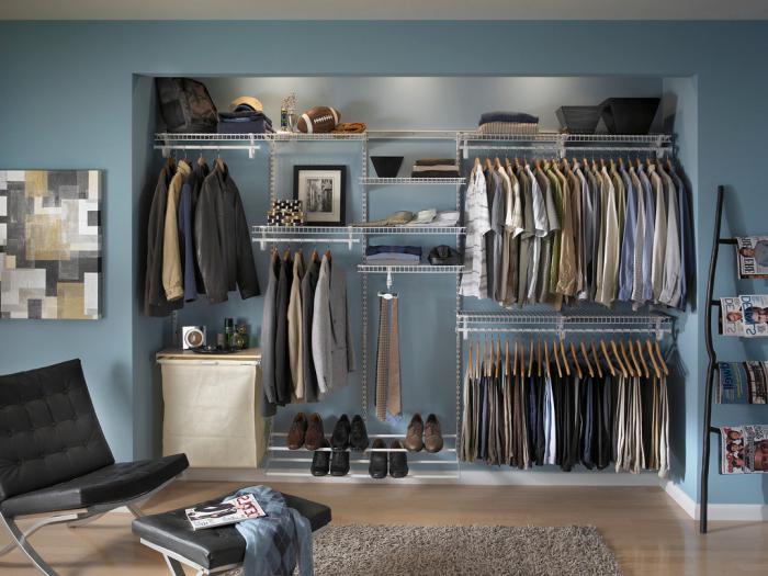 Details on how to build a closet with your own hands