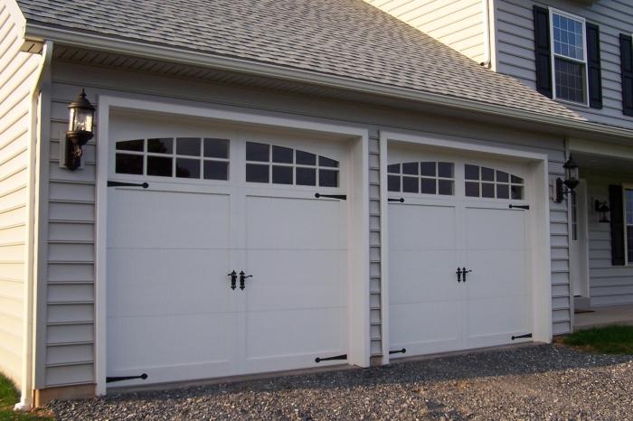 Gate metal hinged - an excellent choice for your garage