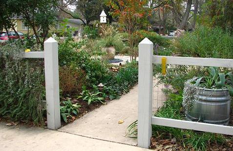 Fence for the front garden. Decorative fences. Plastic Fences