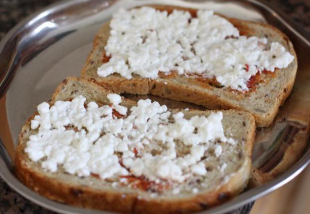 sandwiches with cottage cheese and garlic 