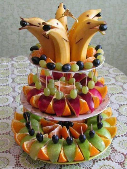 Dolphins from bananas to decorate the table