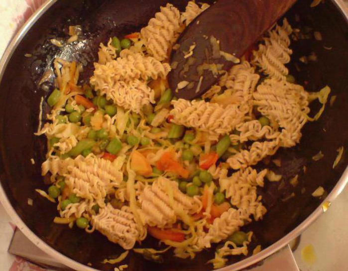 How to fry pasta in a frying pan without cooking: recipes