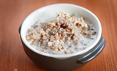 How to boil buckwheat porridge on milk: several detailed recipes