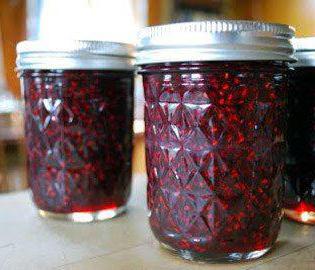 How to brew jam from cowberry 