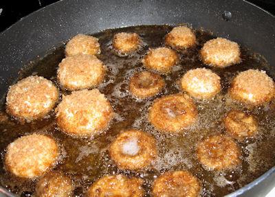 What factors affect the calories of fried mushrooms?