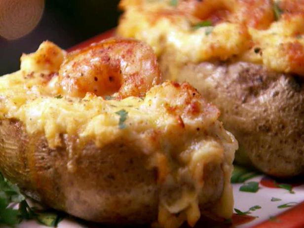 Sausage with potatoes, in the oven baked: simple recipes