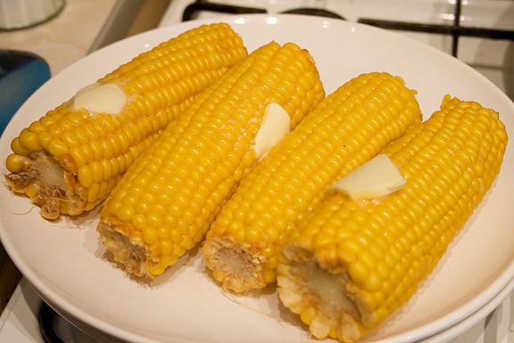 Corn in the microwave: fast and tasty