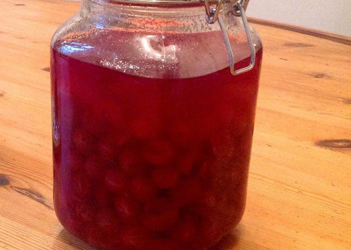 Tincture of gooseberry on vodka: features of preparation and recommendations