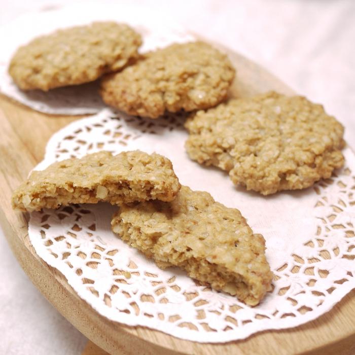 Oatmeal cookies from oatmeal - benefit for breakfast, lunch and dinner