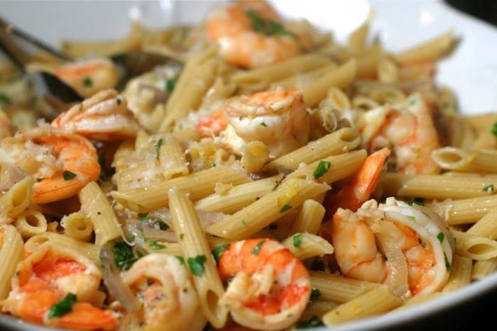 pasta with shrimps in creamy sauce
