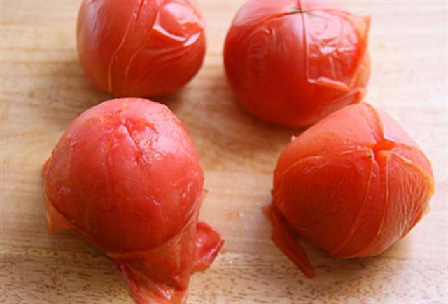 Tomatoes in their own juice without sterilization with vinegar