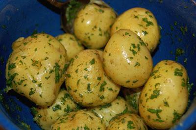 The recipe for stewed potatoes in the multivarquet, or How to cook a dinner in a hurry