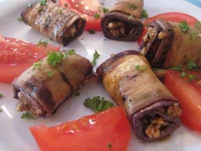 Rolls of aubergines with walnuts - a refined snack for every day