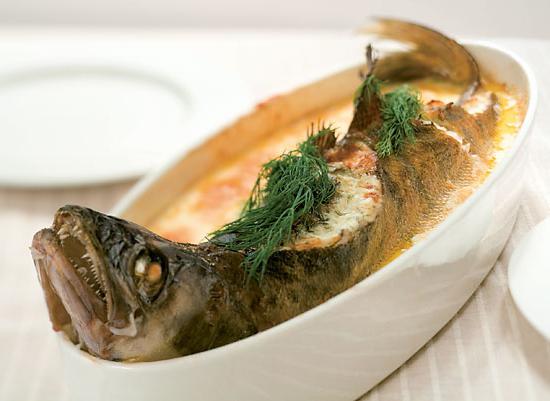 Pikeperch baked in the oven with vegetables - a hearty and flavorful dish