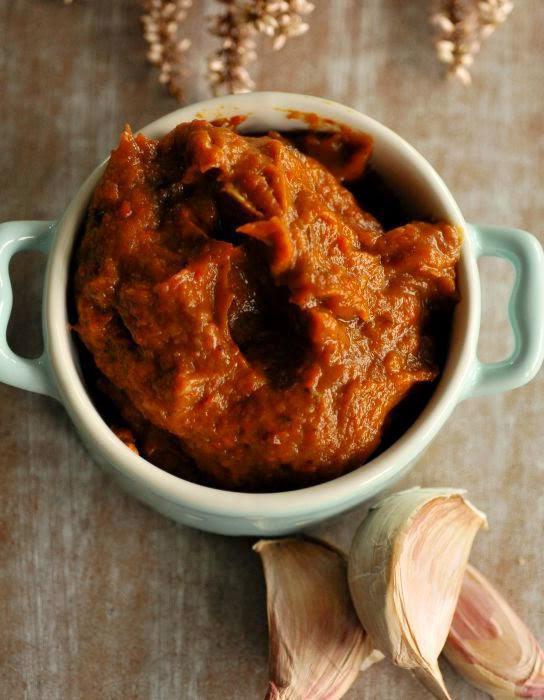 Tomato paste with zucchini: recipes