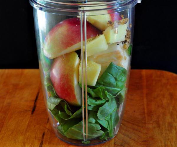 apple smoothies in a blender