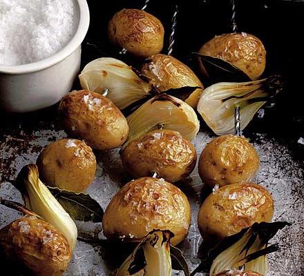 Baked young potatoes in the oven: excellent recipes