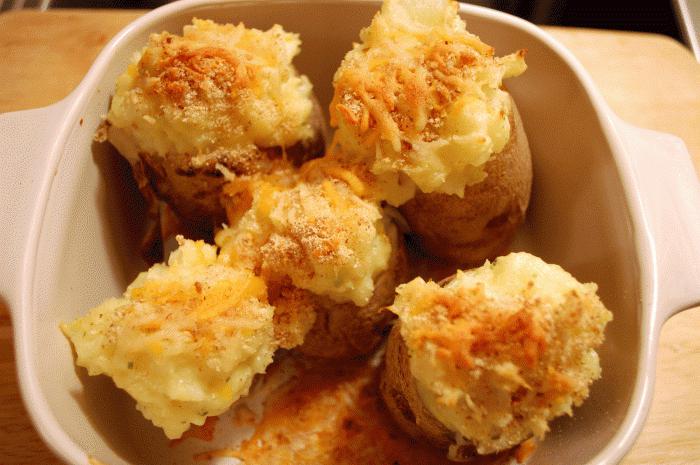 potatoes baked in the oven with cheese