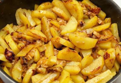 Fried potatoes with mushrooms frozen: recipes