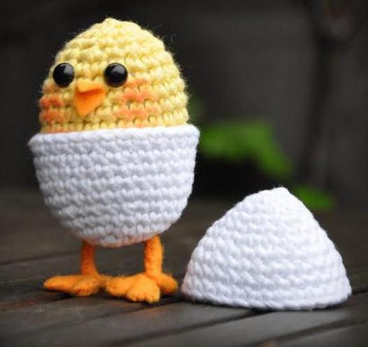 how to make an Easter chicken egg