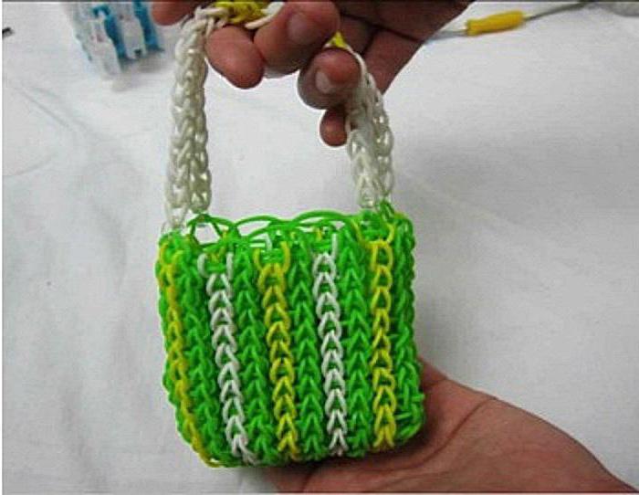 how to weave a purse of rubber bands on a machine