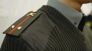 to sew on epaulets