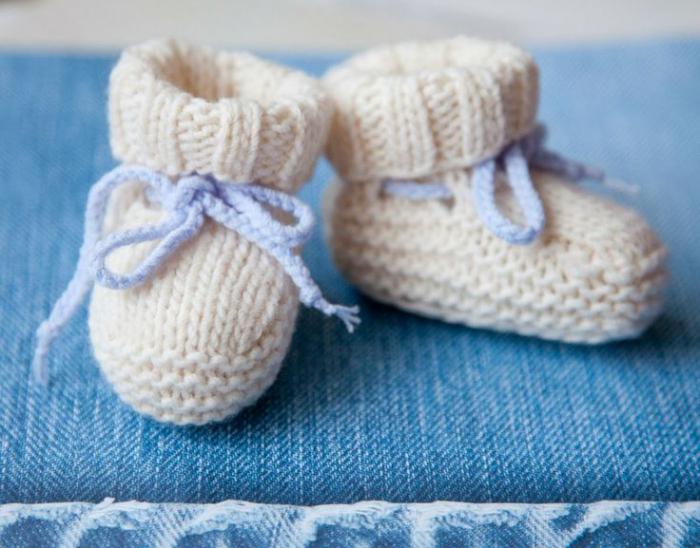 How to tie a booties with knitting needles for newborns: schemes. Booties with spokes step by step