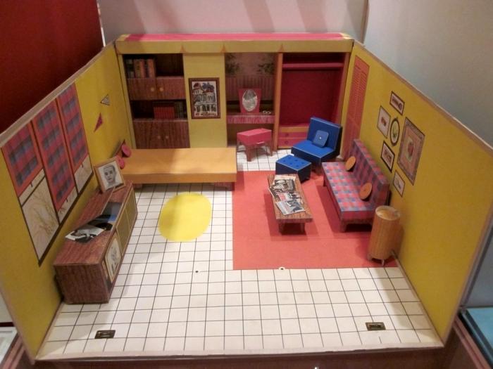 On how to make a house for Barbie