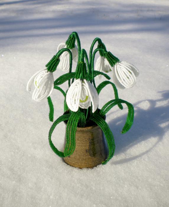 Snowdrops made of beads