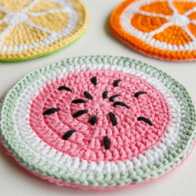 We decorate the kitchen with bright accessories: knit crochet hooks