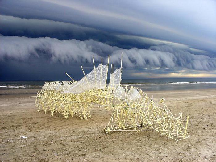 Theo Jansen sculpture driven by the wind