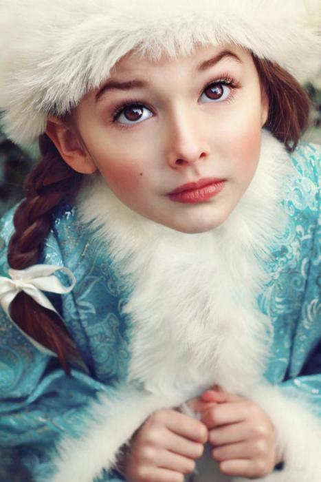 What should be the beautiful make-up of the Snow Maiden