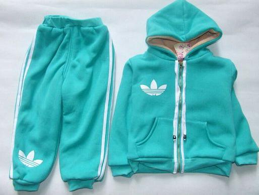 How to choose the right child's tracksuit for a boy?