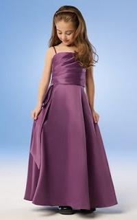 Beautiful dress for a girl: the basic selection criteria