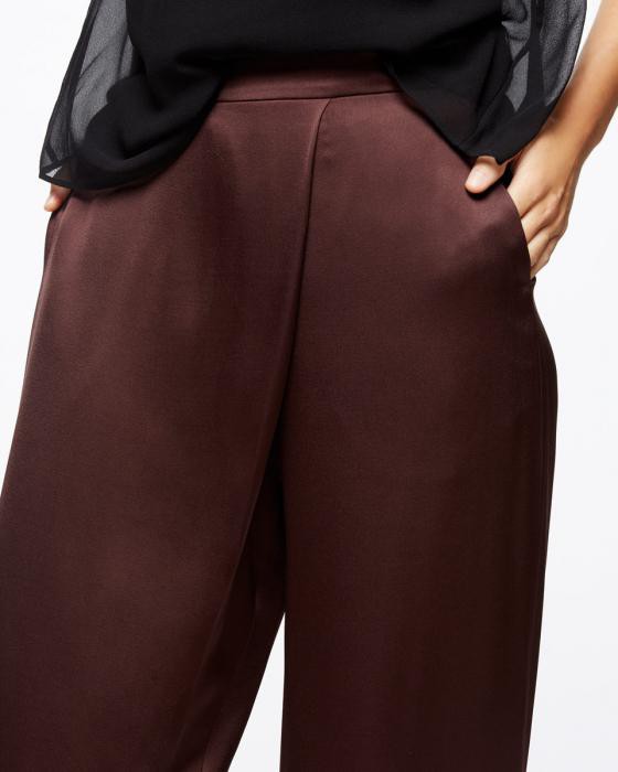 Fashionable wardrobe: trousers with a smell