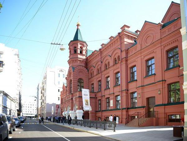 Moscow diocesan house: history, significance, date of the first consecration. What is the Moscow Diocesan House famous for?