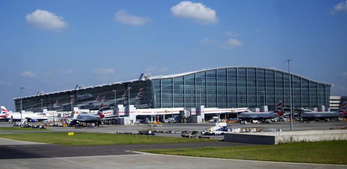 Which London airport to choose: Heathrow or Gatwick? How many airports are there in London?