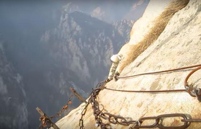 the pedestrian route of death on Mount Huashan