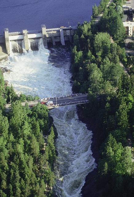 Imatra waterfall: beauty on a schedule